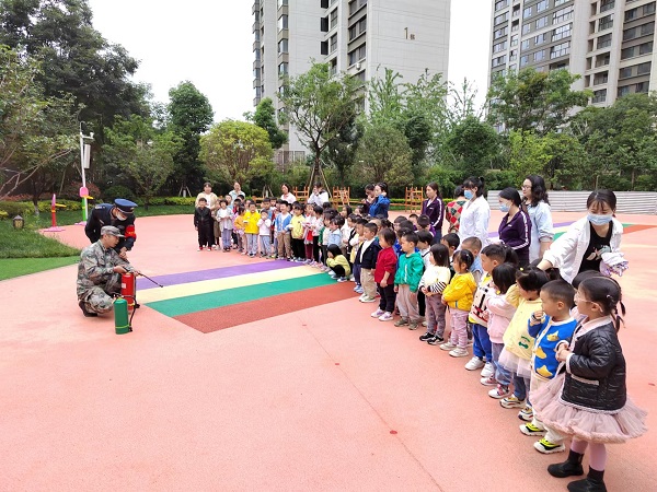 云南保全聯(lián)合官渡區(qū)翡翠幼兒園  開展校園地震自救、反恐、防暴、消防逃生技能培訓(xùn)及演練