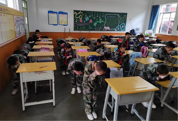 云南保全聯(lián)合官渡區(qū)星耀天成學(xué)校  開展校園地震自救、反恐、防暴、消防逃生技能培訓(xùn)及演練